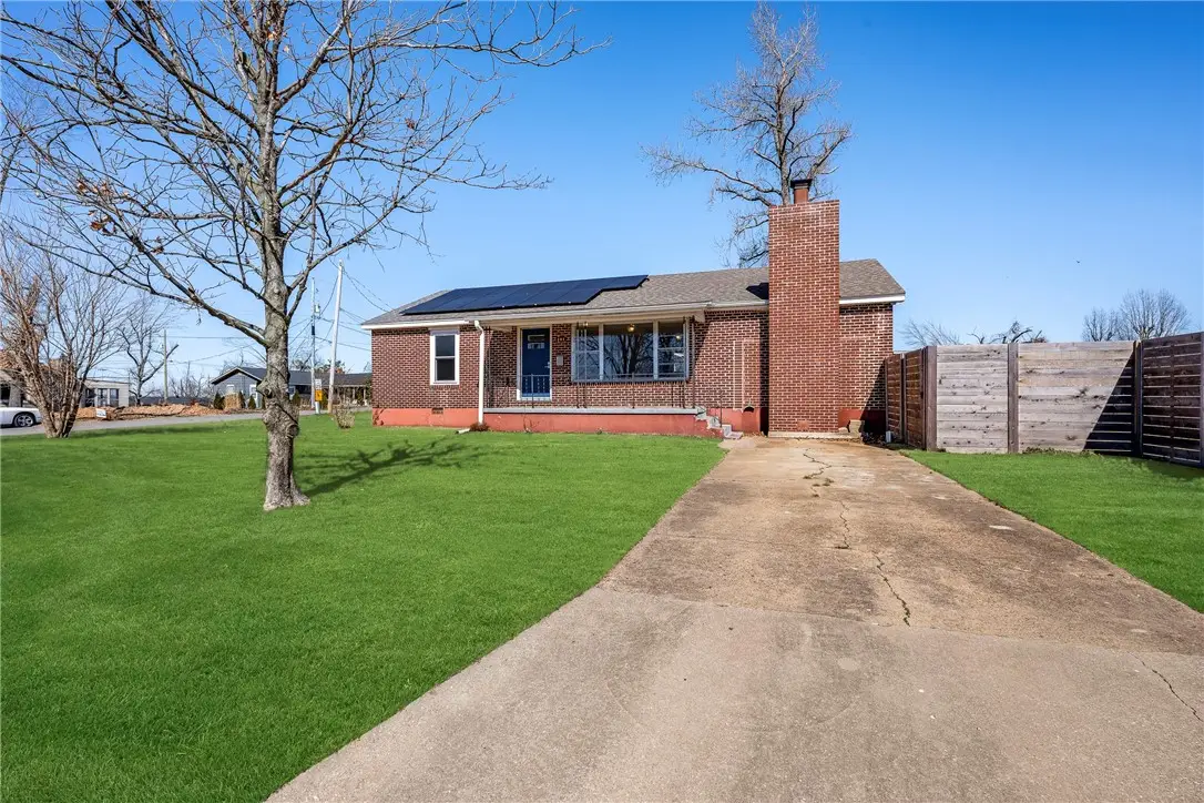 805 W Norwood Street, Rogers, AR 72756 - #1