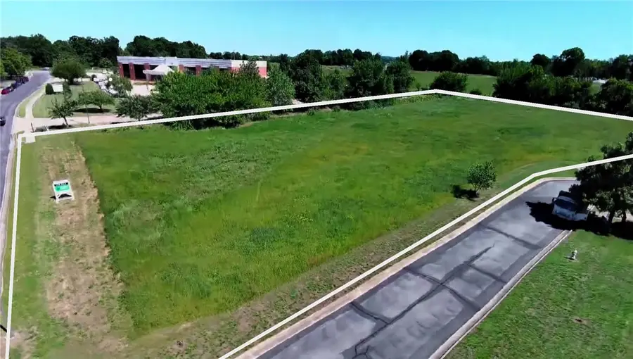 325 S 6th Place, Lowell, AR 72745 - #2