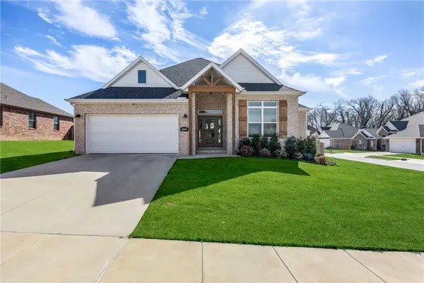 6049 W Quinn Street, Fayetteville, AR 72704