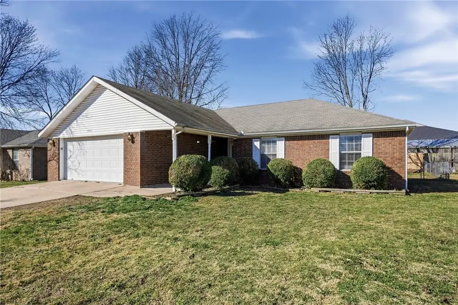 2102 SE K Street, Bentonville, AR 72712 - #2