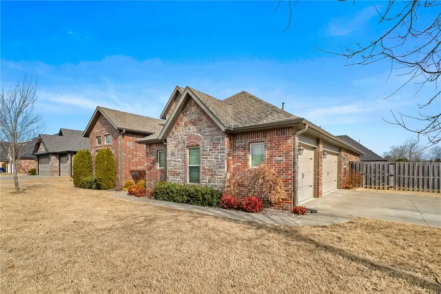 807 SE Fullerton Street, Bentonville, AR 72712 - #2