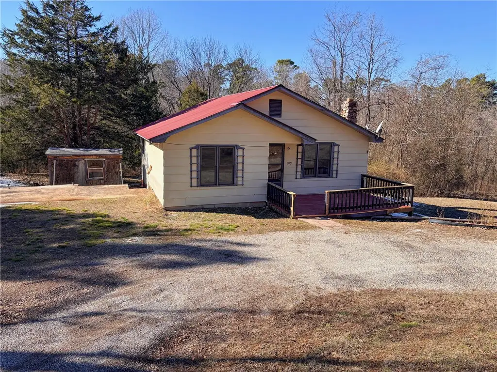 809 N Fairview Road, Mammoth Spring, AR 72554 - #1