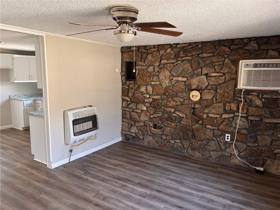 809 N Fairview Road, Mammoth Spring, AR 72554 - #2