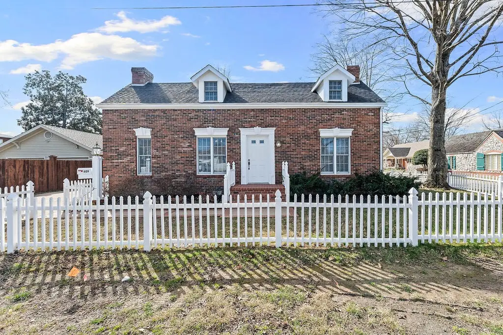 609 Jefferson Street, Bentonville, AR 72712 - #1