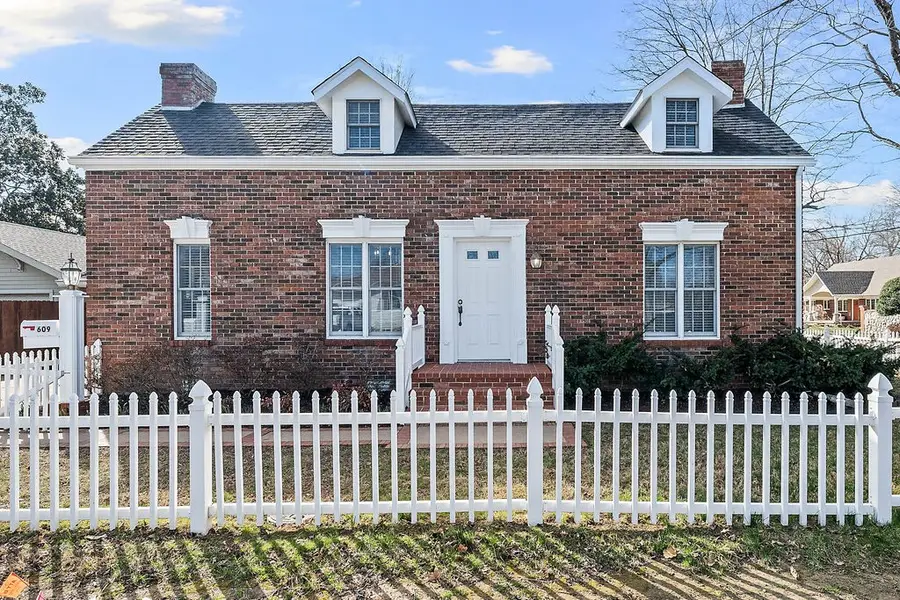 609 Jefferson Street, Bentonville, AR 72712 - #2