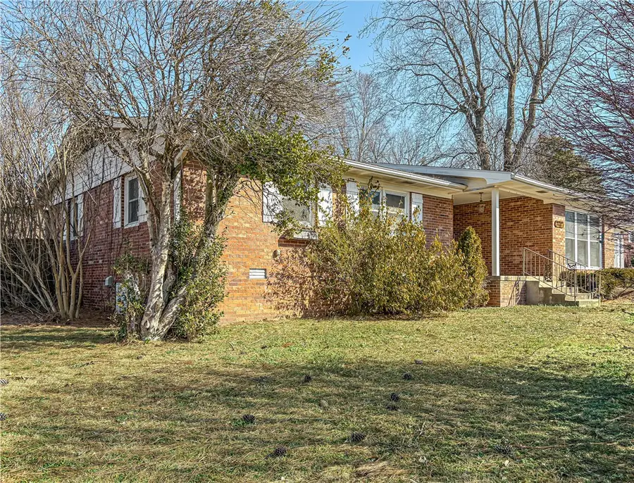 1609 Cherokee Circle, Harrison, AR 72601 - #2