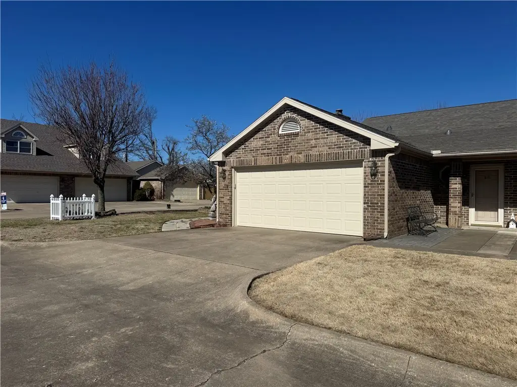 1020 W Cypress Street, Rogers, AR 72756 - #1