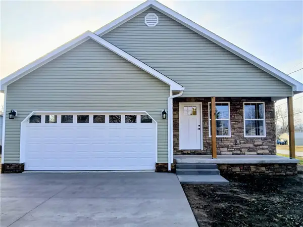 902 S Springfield Street, Green Forest, AR 72638