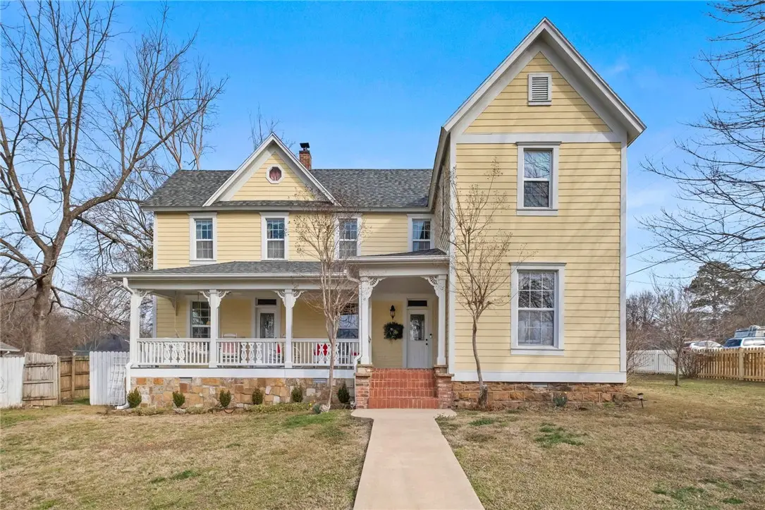 102 W Bush Street, Prairie Grove, AR 72753 - #1