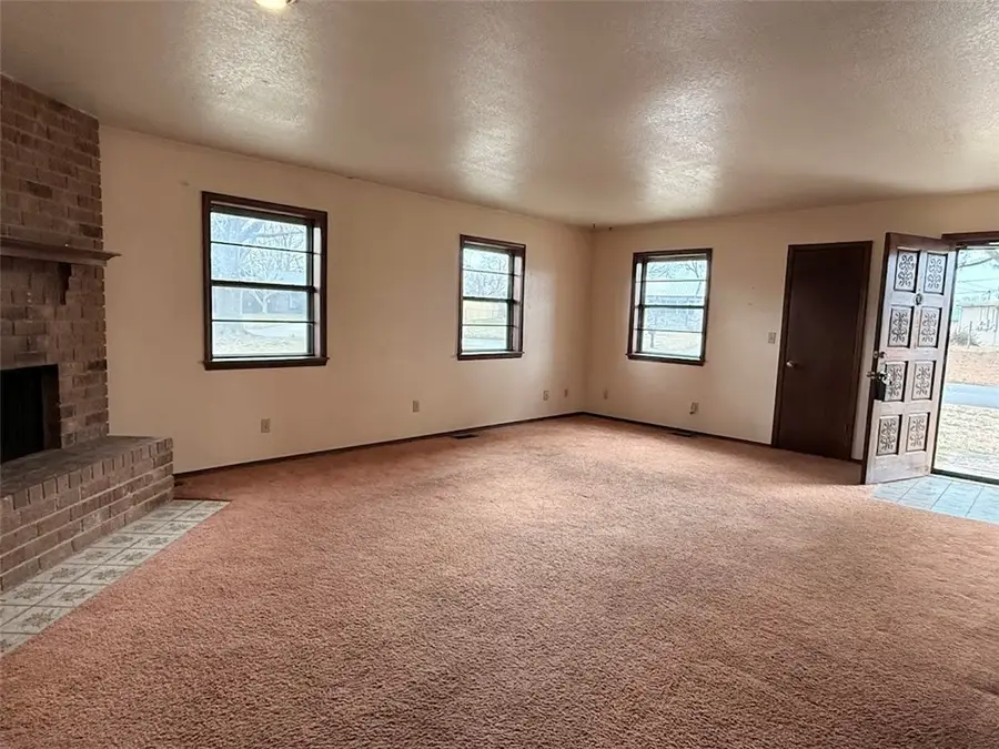 801 S Oak Hill Street, Siloam Springs, AR 72761 - #2