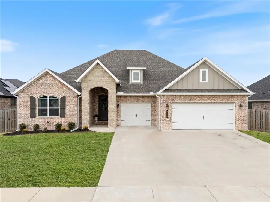 916 Budrio Avenue, Tontitown, AR 72762 - #2