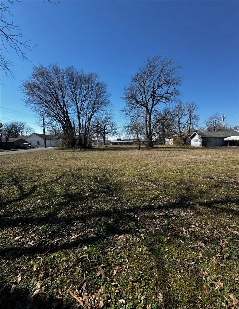 102 W 2nd Street, Gentry, AR 72734 - #1