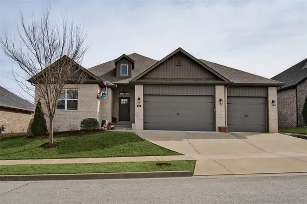 624 N Sabine Pass Road, Fayetteville, AR 72704