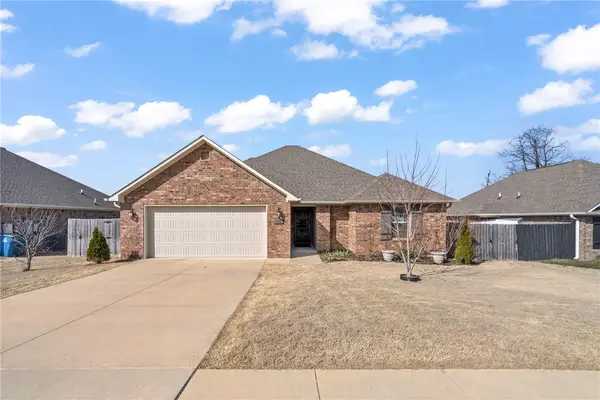 817 Brook Street, Gentry, AR 72734