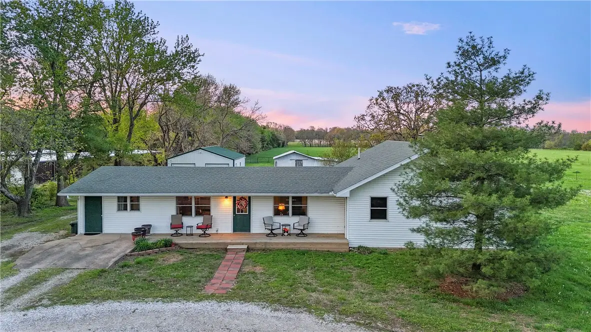 9125 Farm Road 2140, Cassville, MO 65625 - #1