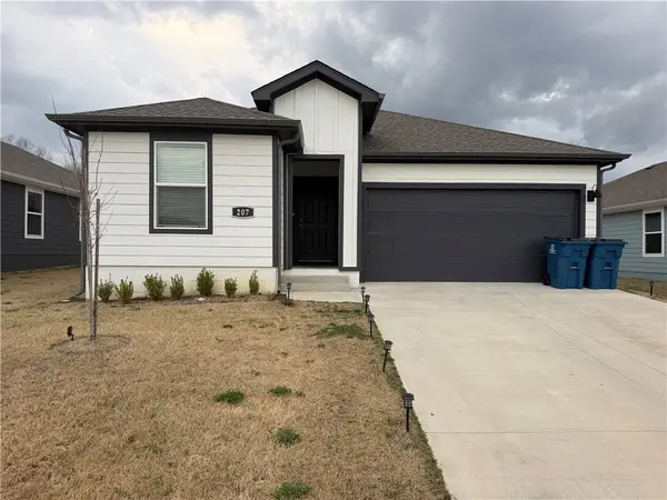 207 Pinwheel Street, Gentry, AR 72734