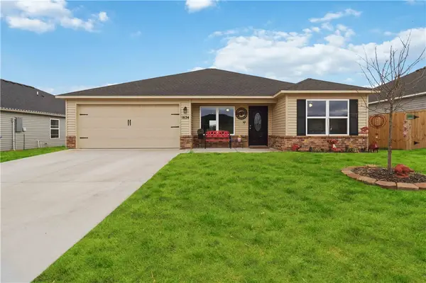 1624 Ace Avenue, Gentry, AR 72734