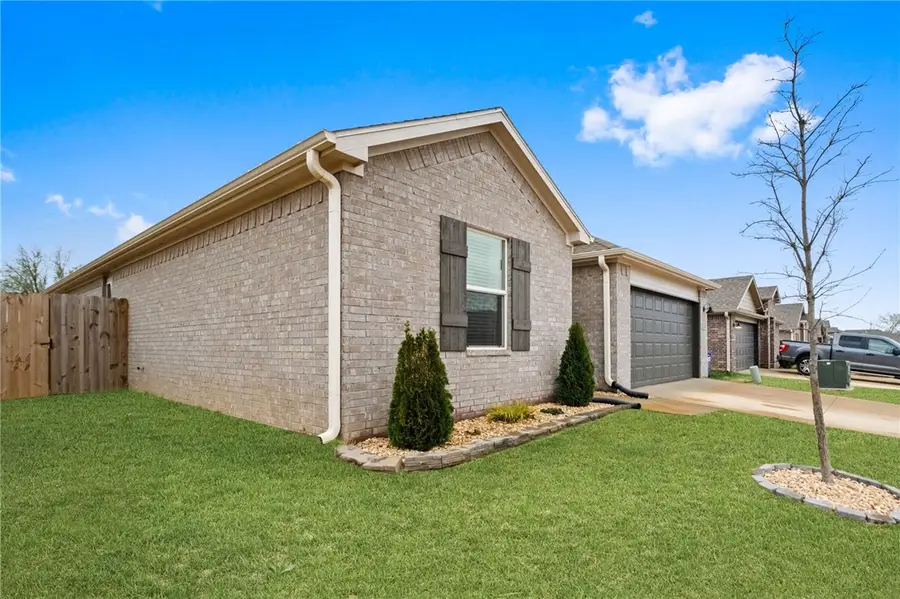 900 W Cottonwood Street, Rogers, AR 72758 - #2