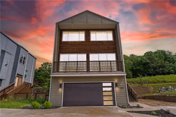 1054 E Huntsville Road, Fayetteville, AR 72701