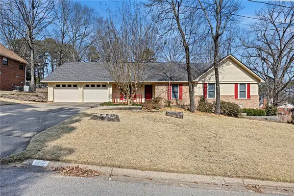 218 Canterbury Circle, Russellville, AR 72802