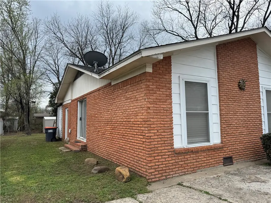 1008 E I Street, Russellville, AR 72801 - #2