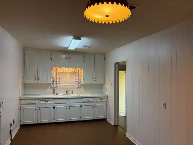 212 S Phoenix Avenue, Russellville, AR 72801 - #3