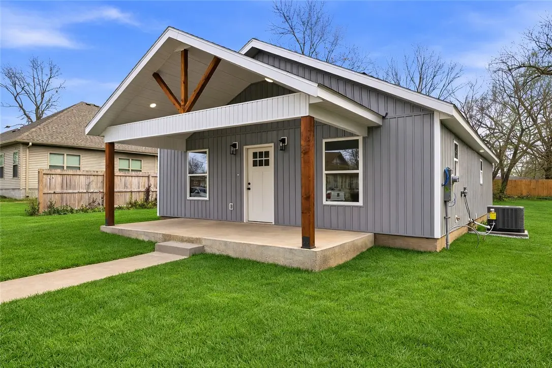 504 4th Ave Ne, Gravette, AR 72736 - #1