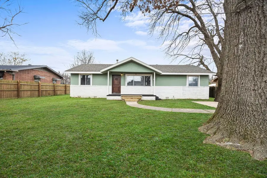 221 W Highland Street, Siloam Springs, AR 72761 - #2