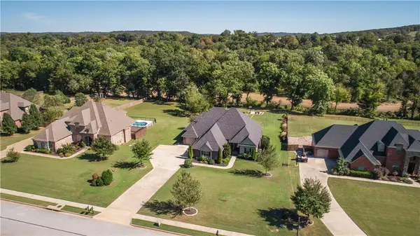 2207 Riverfront Lane, Fayetteville, AR 72703
