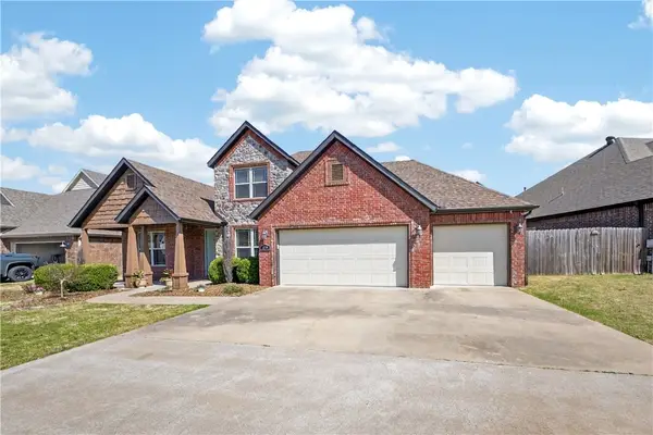 1008 Vista Bell Drive, Cave Springs, AR 72718