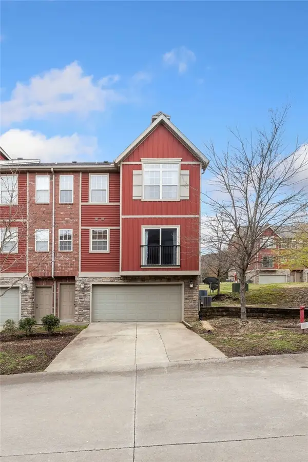 2835 W Redstone Drive, Fayetteville, AR 72704