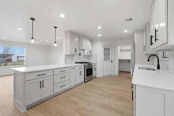 812 N 28th Street, Rogers, AR 72756