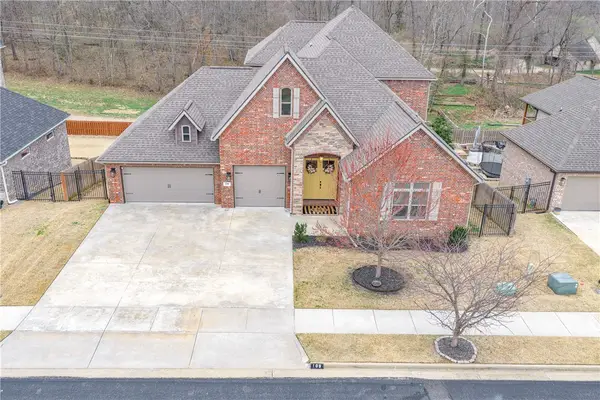 109 NW Highland Road, Bentonville, AR 72712