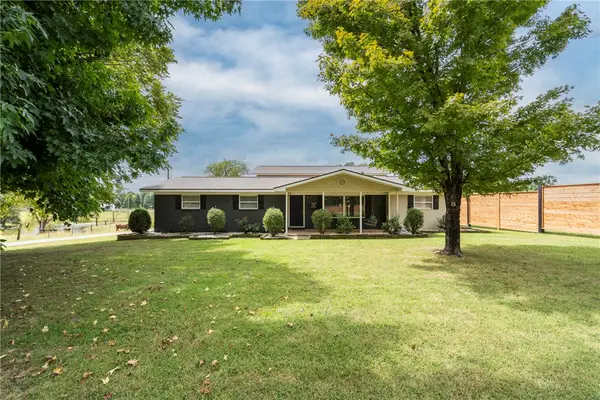 13693 N Mount Pleasant Road, Gravette, AR 72736