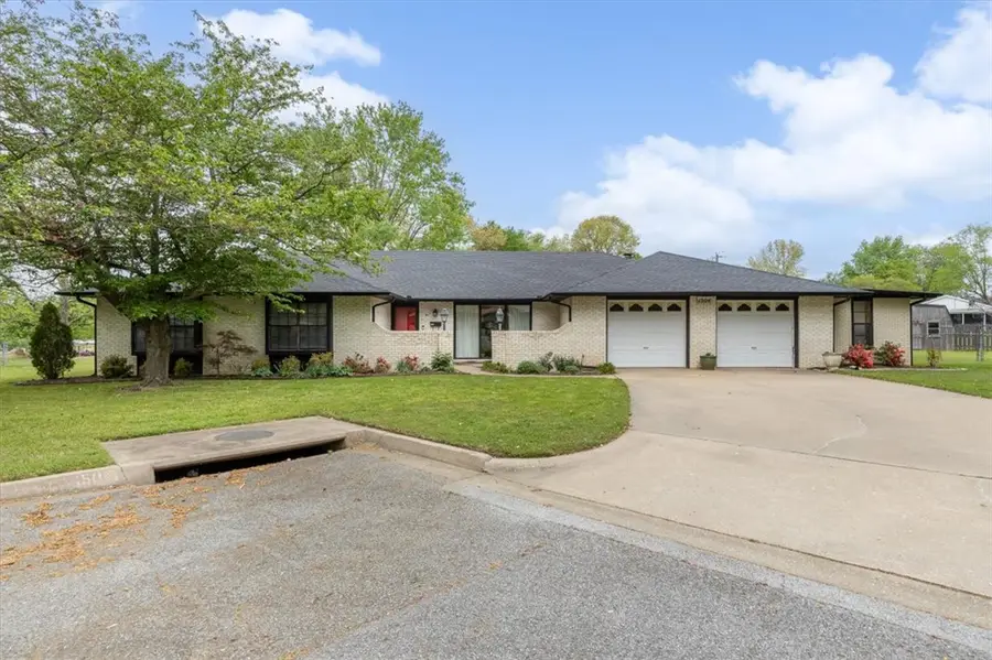 1504 S Morlan Avenue, Springdale, AR 72764 - #3