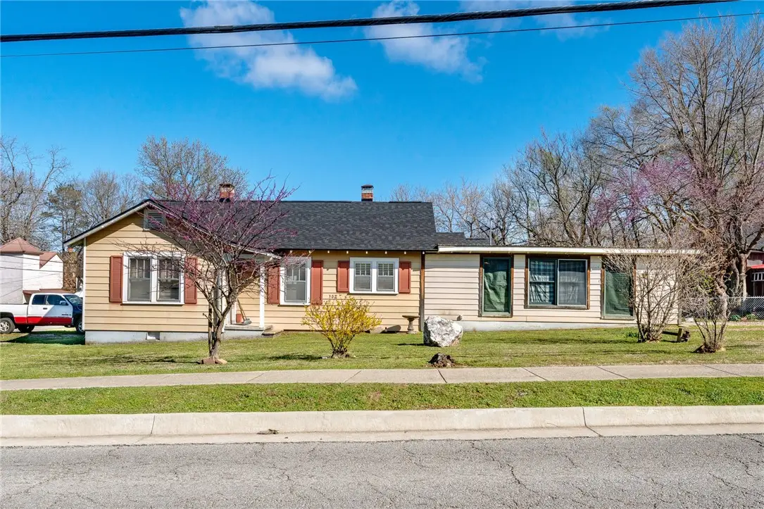 302 E College Avenue, Berryville, AR 72616 - #1