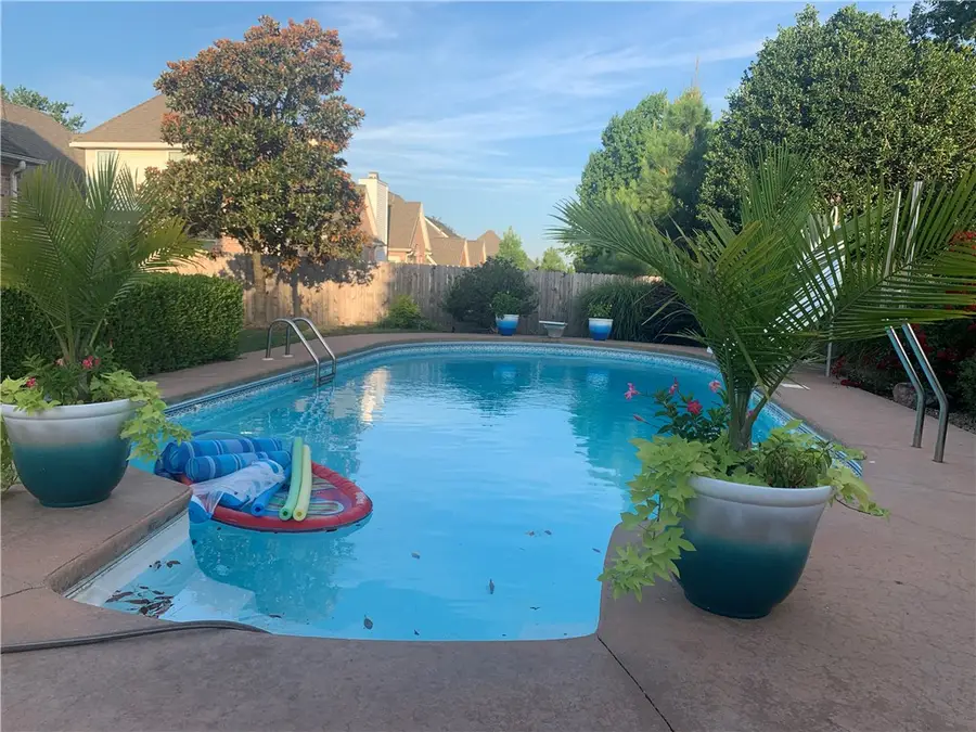 4515 W Creekview Drive, Rogers, AR 72758 - #3