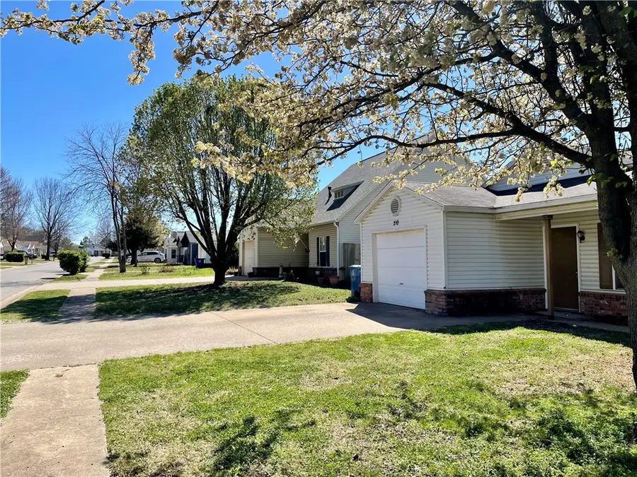 210 Parkcrest Drive, Bentonville, AR 72712 - #3