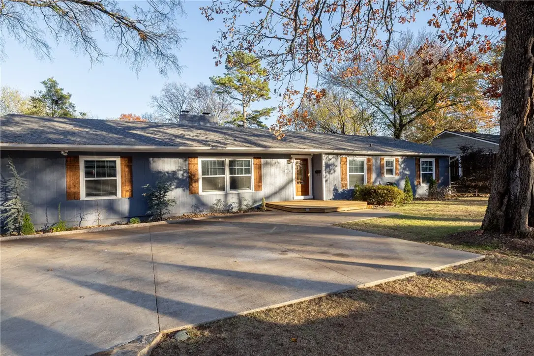 1136 N Hillcrest Avenue, Fayetteville, AR 72703 - #1