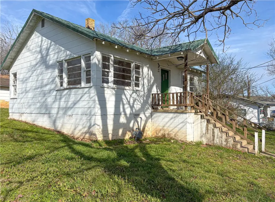 408 N Estes Avenue, Yellville, AR 72687 - #2