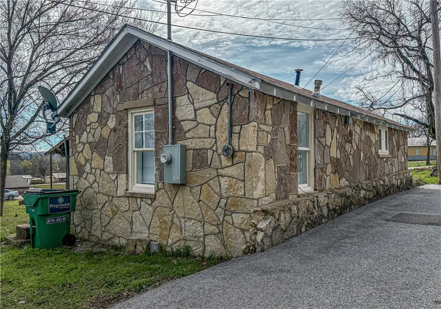 399 N College Avenue, Yellville, AR 72687 - #3
