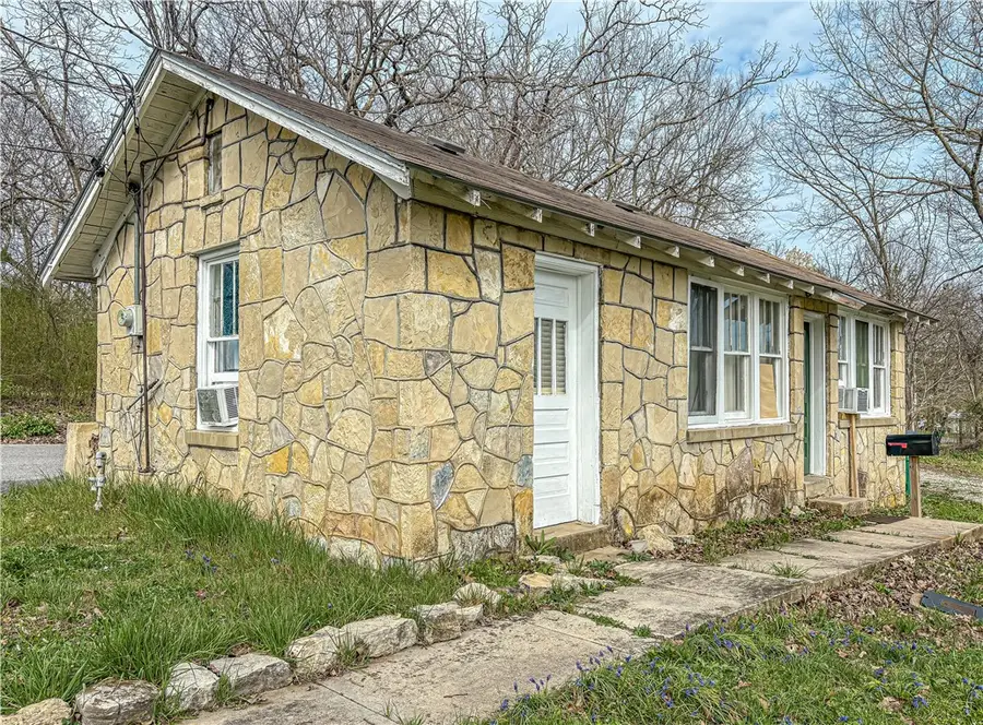 401 N College Street, Yellville, AR 72687 - #2