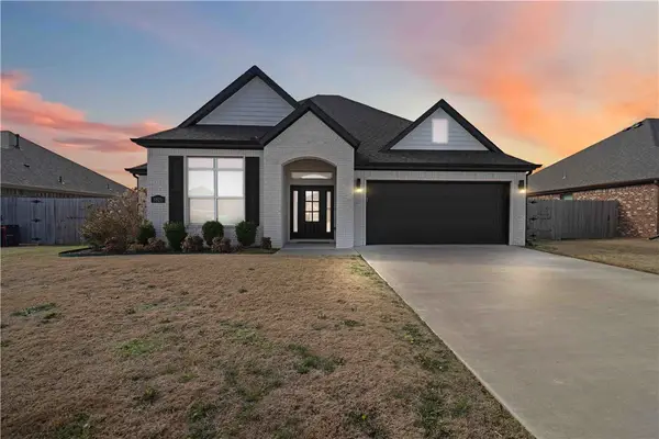 3521 E Avon Avenue, Springdale, AR 72764