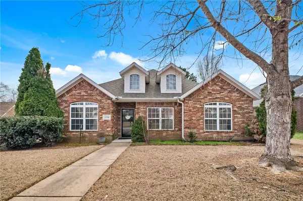 5702 W Stoney Creek Drive, Rogers, AR 72758