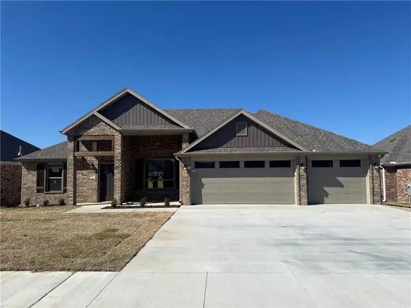 652 Summer Lane, Prairie Grove, AR 72753