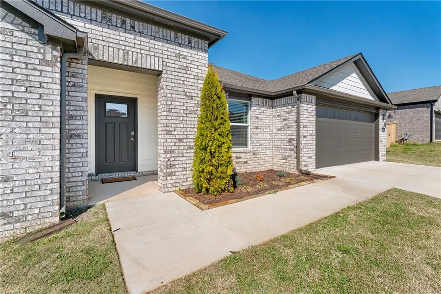 982 Emerald Street, Prairie Grove, AR 72753 - #2