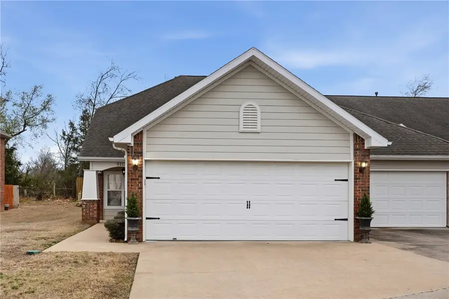 910 S Dixson Street, Rogers, AR 72758 - #2