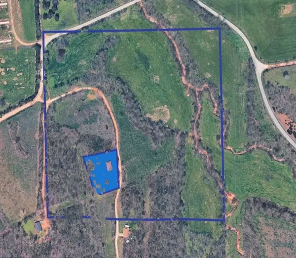 37 West Mountain Road, Decatur, AR 72722
