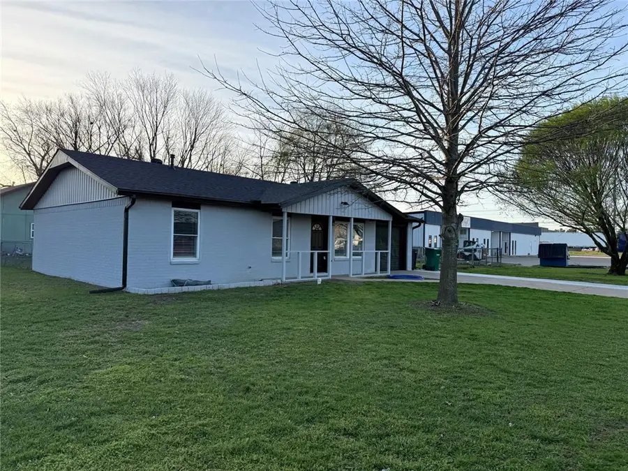 2511 4th Street, Rogers, AR 72756 - #2