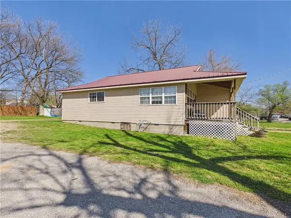 606 N Springfield Street, Berryville, AR 72616